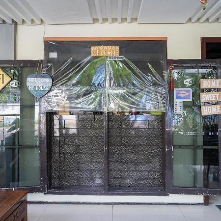 Reddoorz Near Cyber Mall Malang Bagian luar foto