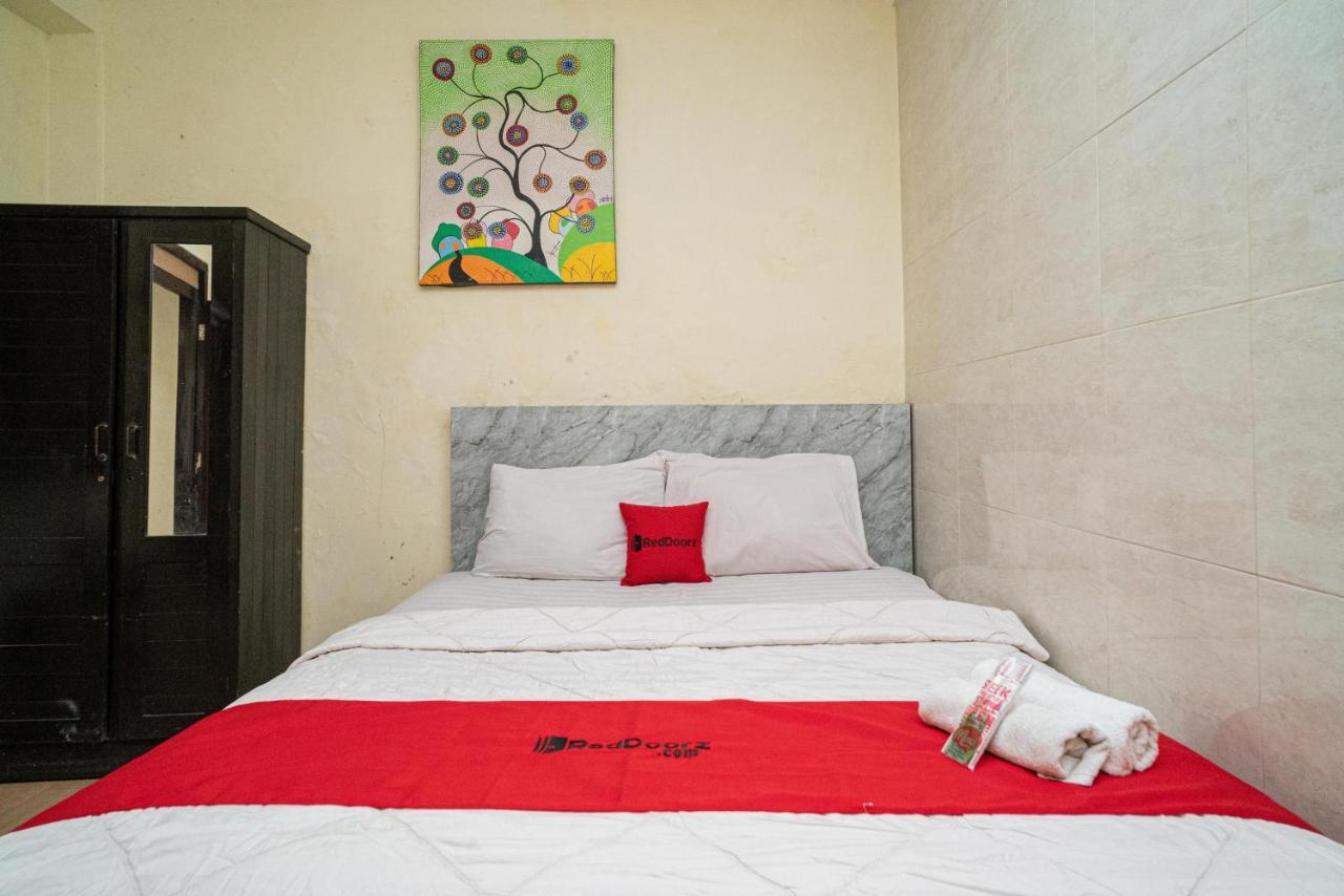 Reddoorz Near Cyber Mall Malang Bagian luar foto