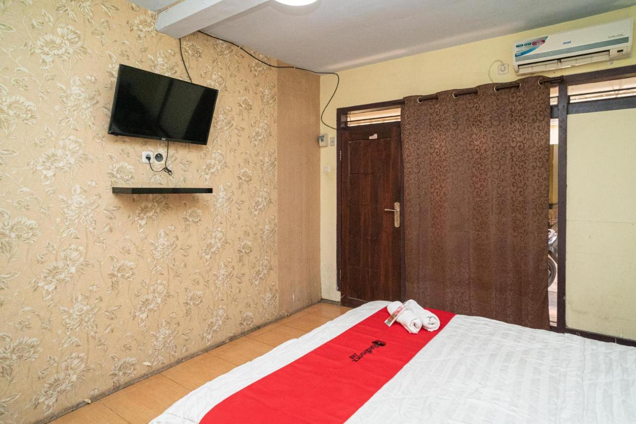Reddoorz Near Cyber Mall Malang Bagian luar foto